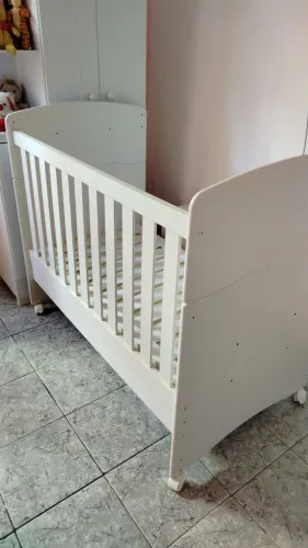 Berço 3 em 1 com colchão e mosquiteiro