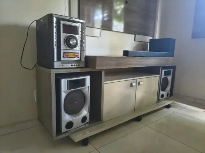 Rack para sala, tv e Aparelhos de Som, com Rodinhas