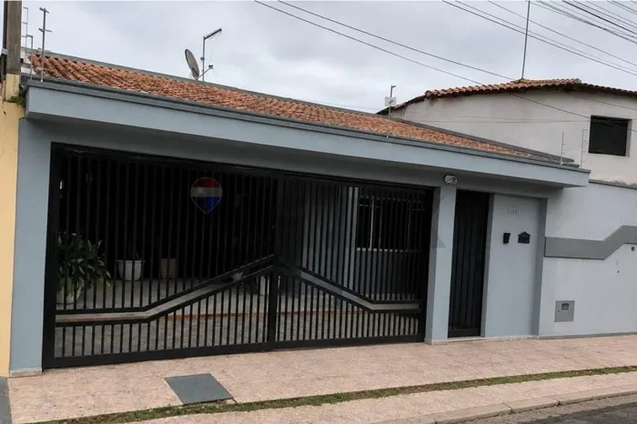 CASA TÉRREA À VENDA NO JARDIM ALMEIDA!