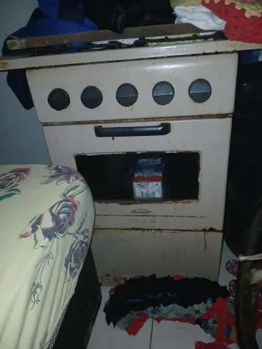 Vendo esse fogão antigo, para reformas .. as bocas estao todas funcionando..