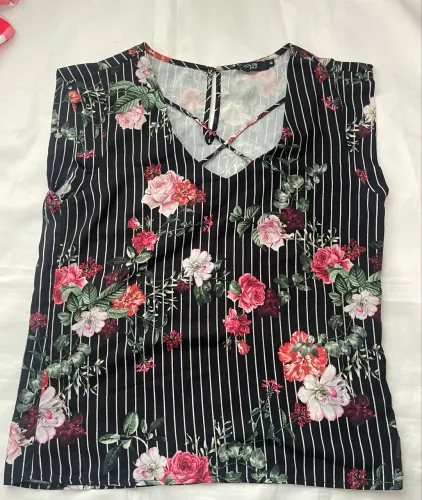 blusa feminina com estampa florida TOLI