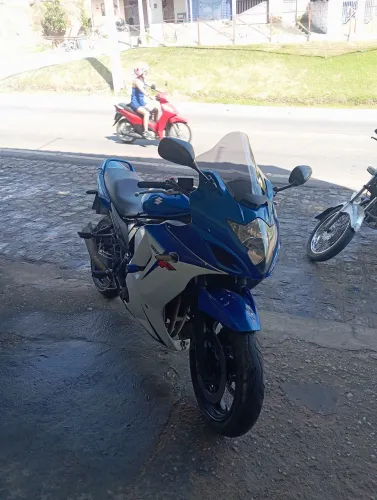 Gsx 650 f ano 2014 2015 só vendo