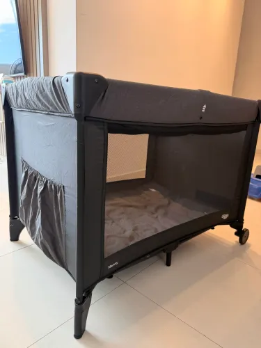 Berço cercado preto