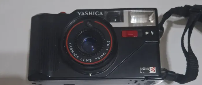 Câmera fotográfica analógica Yashica MF-3