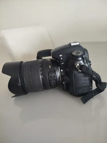 Máquina fotográfica Nikon D7000 + acessórios