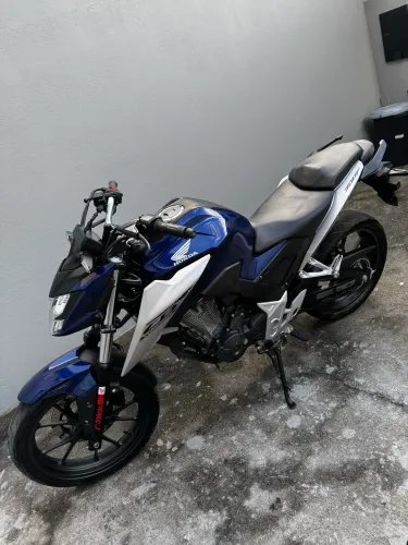 CB300F 2026 Versão ABS com 8 mil KM .