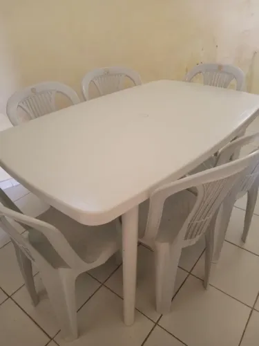Conjunto de mesa com 6 cadeiras