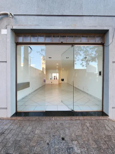 Sala comercial 45m² no centro de Cornélio Procópio
