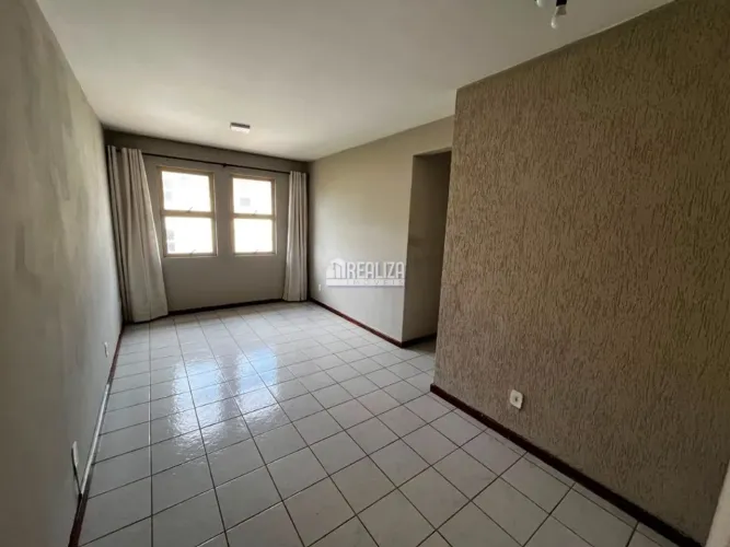 Apartamento com 3 Quarto(s) e 2 banheiro(s) para Alugar, 10 m² por R$ 1945 / Mês