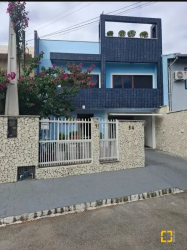 Brognoli Vende - Casa 3 andares - Design Lindo e Moderno