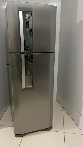 Vende-se Geladeira 04 meses de Uso
