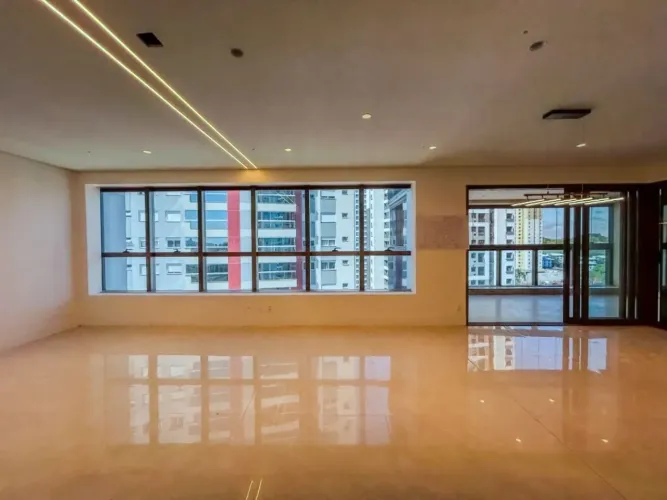 Apartamento no Edifício Grand Palais com 3 dormitórios à venda, 216 m² por R$ 2.700.000,00
