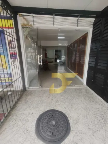 Apartamento para Locação- Realengo. Composto de 1 q, sala integ. com a coz e ban