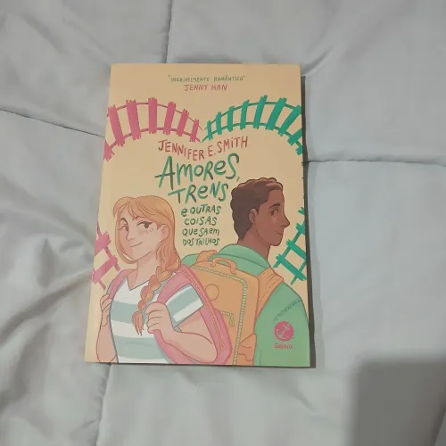 Livro "Amores, trens e outras coisas que saem dos trilhos"