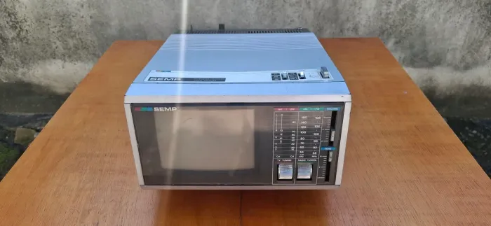 TV portátil Semp Toshiba TVC-6, antiga, anos 80/90