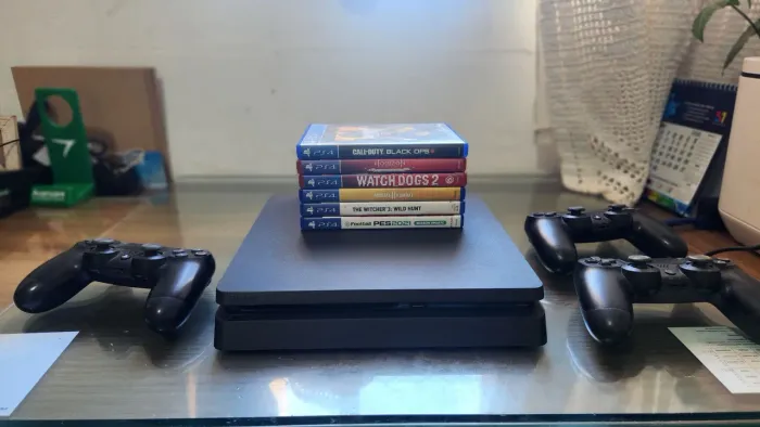 Ps4 Slim 1tb, + 3 controles + 6 jogos