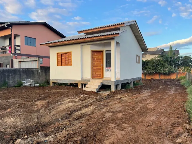 Casa (Alvenaria), com 2 quartos e 1 banheiros à Venda, 45 m² em Forquilhinha/SC