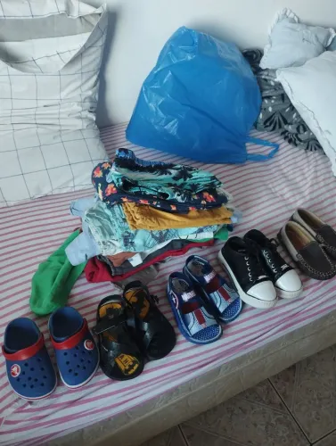 Roupas e calçados menino