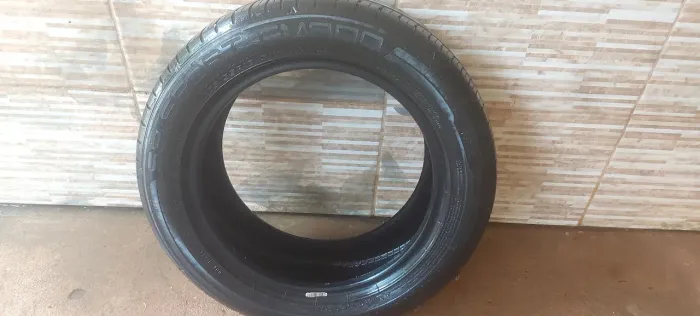 Pneu aro 16, ideal para Fiat Strada, em ótimo estado de conservação!