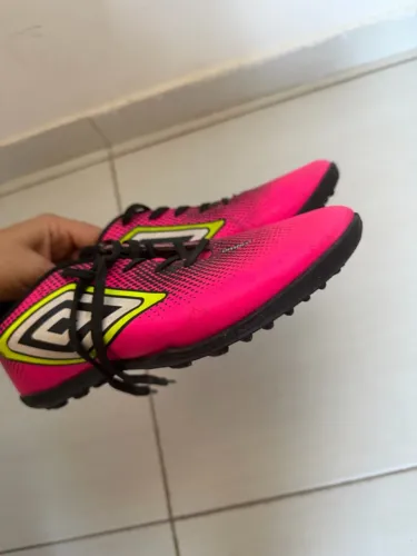 Chuteira feminina umbro