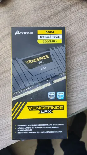 Memória RAM Corsair DDR4 16gb 3200mhz