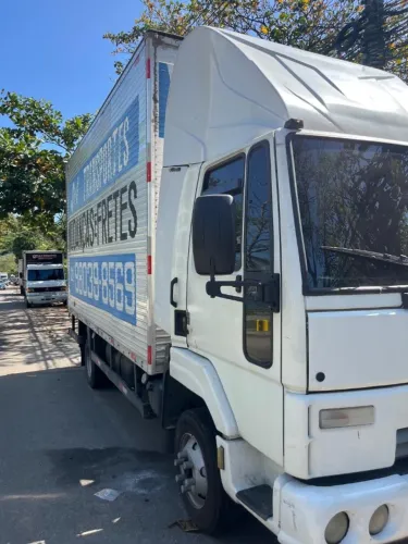 Lindo Ford Cargo712 - ano 2011 Baú em chapa