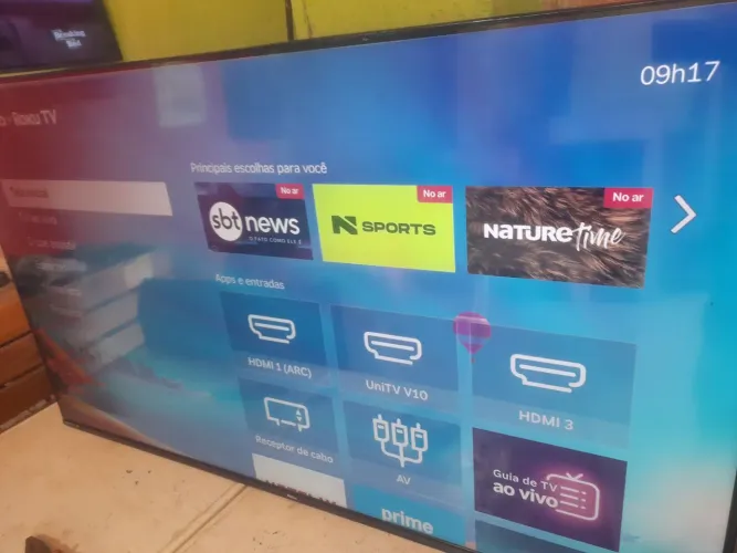 TV LED 60 4K ELA ESTA UM POUCO ECURA NO CANTO TV ESTA BOA