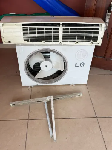 VENDO SPLITS DE 12000BTUs em bom estado de funcionamento 