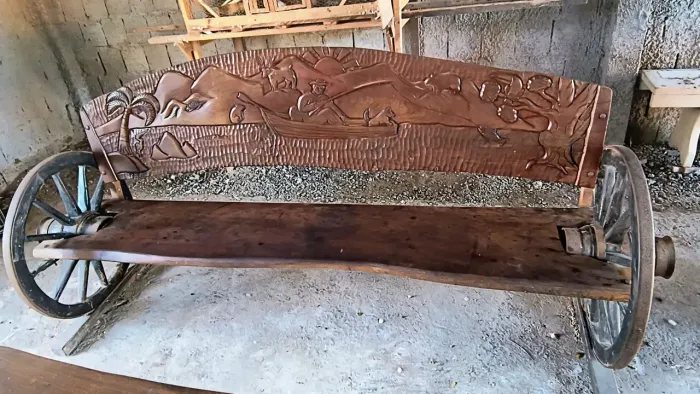 Vende-se banco rústico, talhado a mão , uma verdadeira obra de arte 