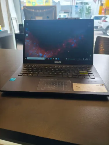 Notebook Asus Celeron 4Gb de Memória RAM SSD de 256Gb NVME