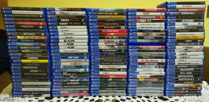 Coleção jogos de PS4 - Playstation 4 originais sem detalhes com 128 jogos R$ 12.000