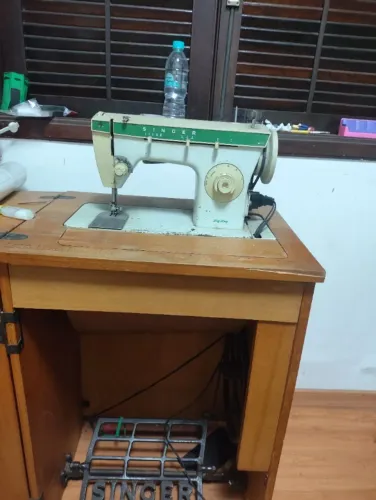 Máquina de costura Singer zigzag 242