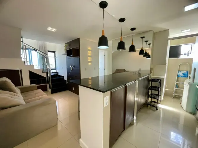 Apartamento Cobertura à venda de 2/4, 1 suíte, SEMI MOBILIADO, área gourmet 1 vaga em Laur