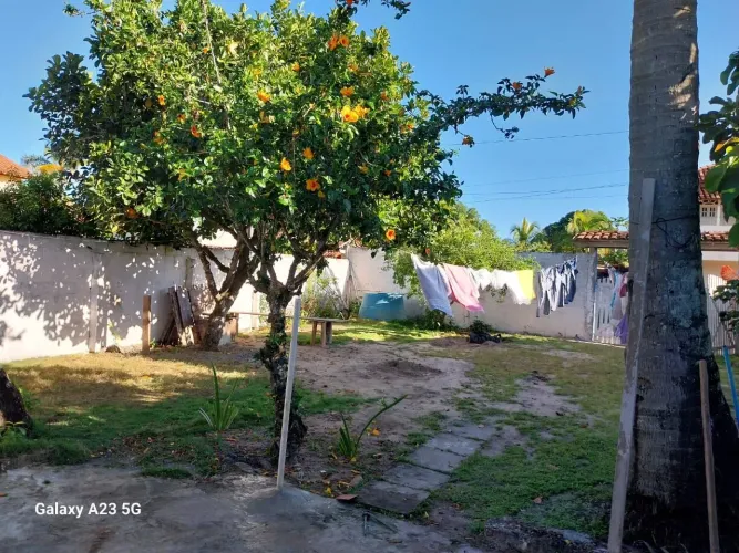 Casa em Nova Viçosa a 3 quarteirões da praia. 1 quarto com sala e cozinha conjugada 