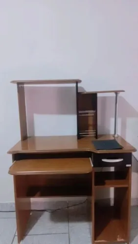 Vende-se uma Escrivaninha