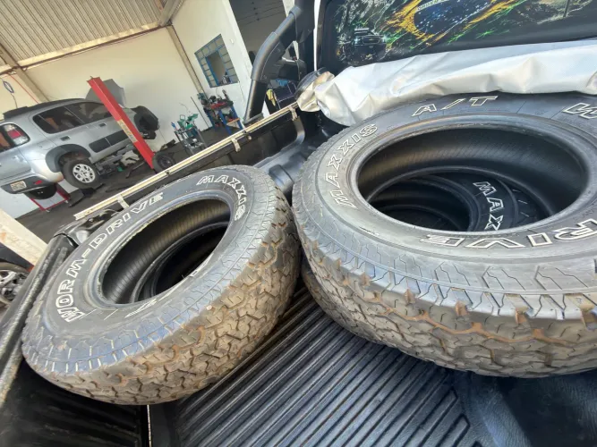 4 Pneus Semi Novos 265/70/17
