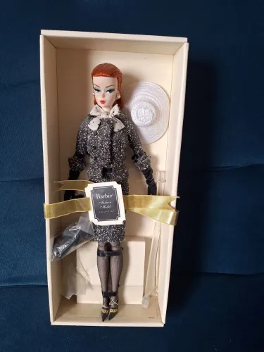 Barbie colection silkstone. Com todos acessórios,certificado de autenticidade,