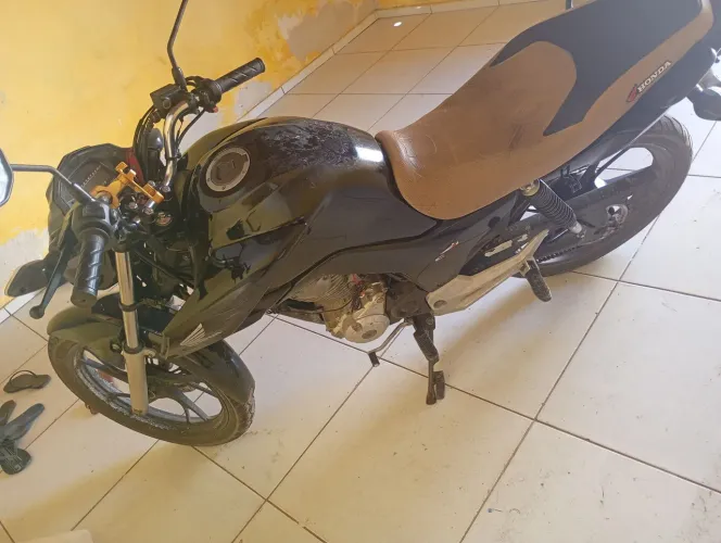 Honda Fan 160  16.500 só pega e anda e tranferir viu