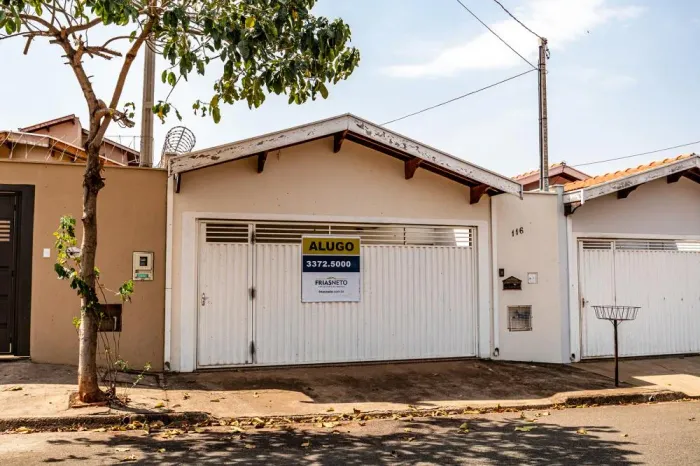 Casa para locação localizada no bairro Terra Rica/Pompeia