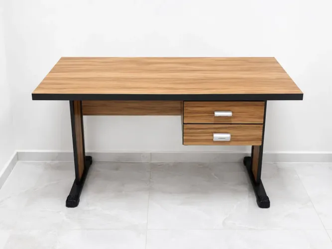 Vendo esse kit de escritório, mesa e armário super conservado! Motivo : pouco espaço!