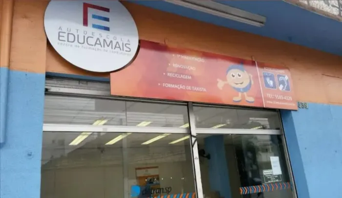 Loja na Avenida Engenheiro Armando de Arruda Pereira, 439 - Térreo 220 m²