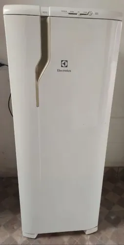 Geladeira Electrolux RE31 Entrego