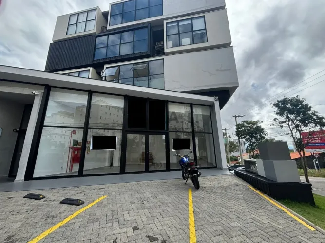 Salão Comercial para Locação em Sorocaba-SP, Bairro Jardim São Carlos - 2 Banheiros, 160m²