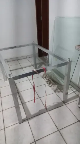 VENDO LINDA MESA DE VIDRO ACEITO PROPOSTAS A VISTA SOMENTE VENDO