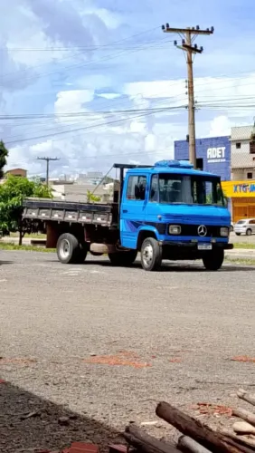 VENDE-SE (OU TROCA) Caminhão 608