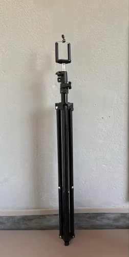 Tripé 2,1 m com suporte para celular - Usado