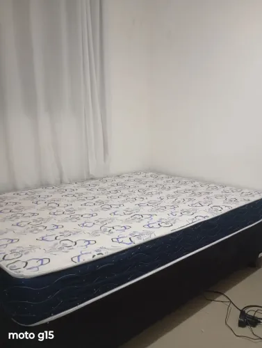 Vendo cama box com colchão casal espuma