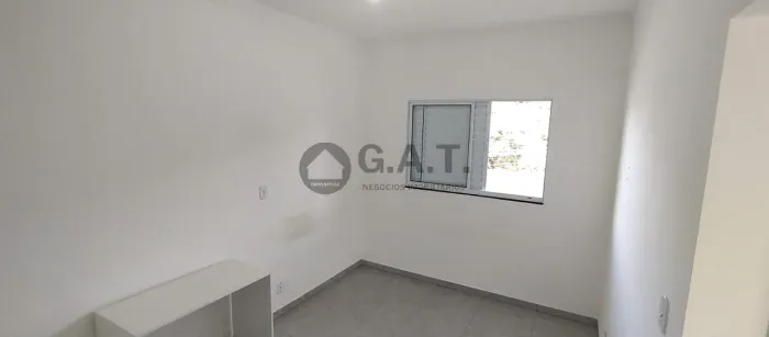 Kitnet à venda no Jardim Santa Rosalia, Sorocaba-SP: 1 quarto, 1 sala, 1 banheiro, 1 vaga