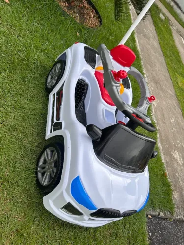 Veículo a Pedal Maral BM Car Branco com Buzina e Cinto Segurança