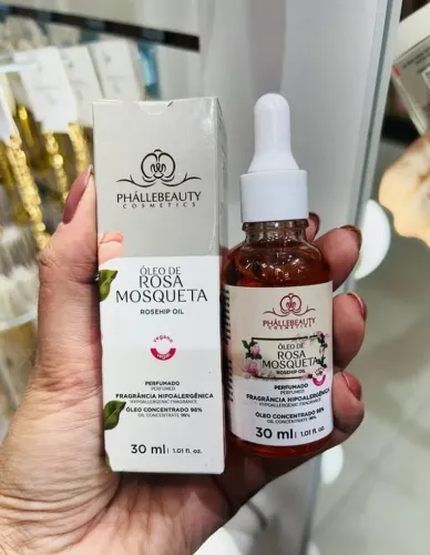 ÓLEO DE ROSA MOSQUETA Rico em ácidos graxos e vitaminas, ele ajuda na regeneração celu